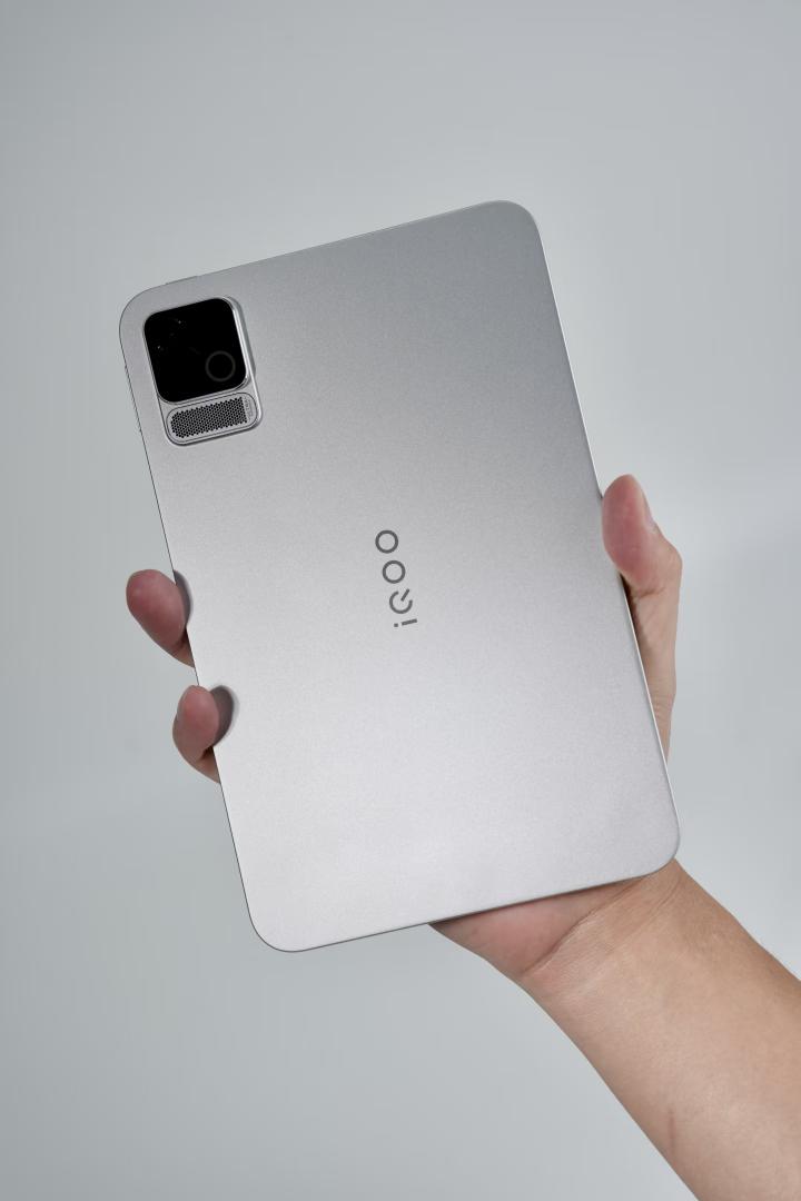 出远门的救星竟是iQOO Pad Ultra！

以前出远门，背包简直是“移动军