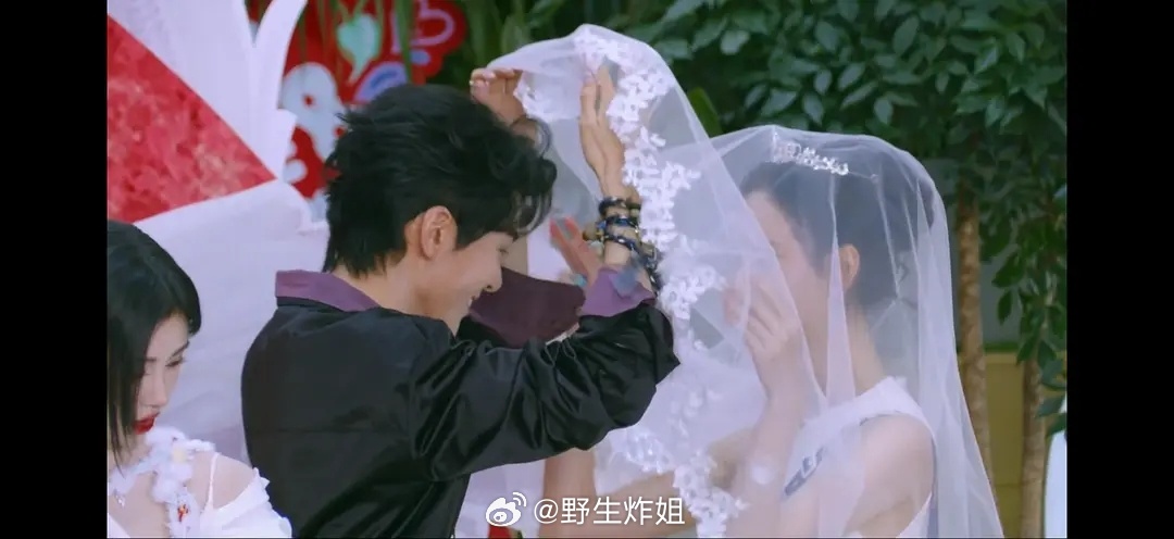 这个头纱最好吃的是陈都灵似乎真的想让曾舜晞进来就是那种头纱吻那样虽然曾舜晞似乎一