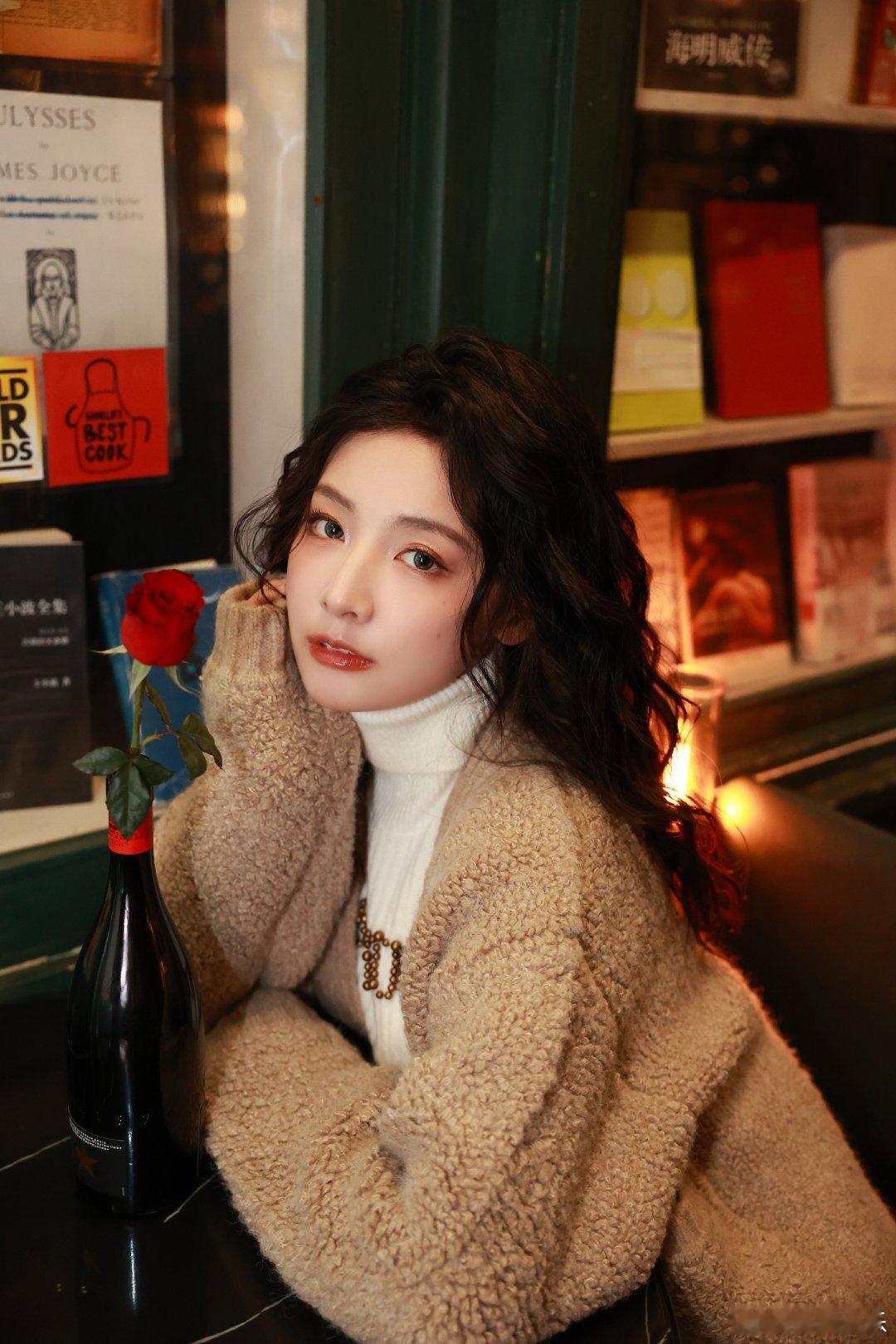 #硬糖少女303##赵粤# 今日份糖妹新鲜物料赵粤工作室更新分享新写真一组从曝光