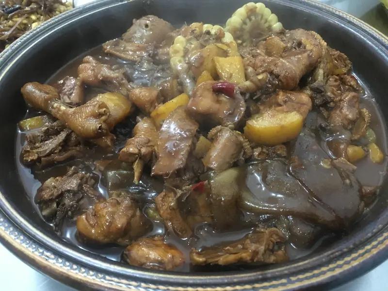 山东一炒鸡店可容纳1千多人同时就餐临沂沂蒙炒鸡 沂蒙大勺子炒鸡 张记临沂鲜炒鸡 