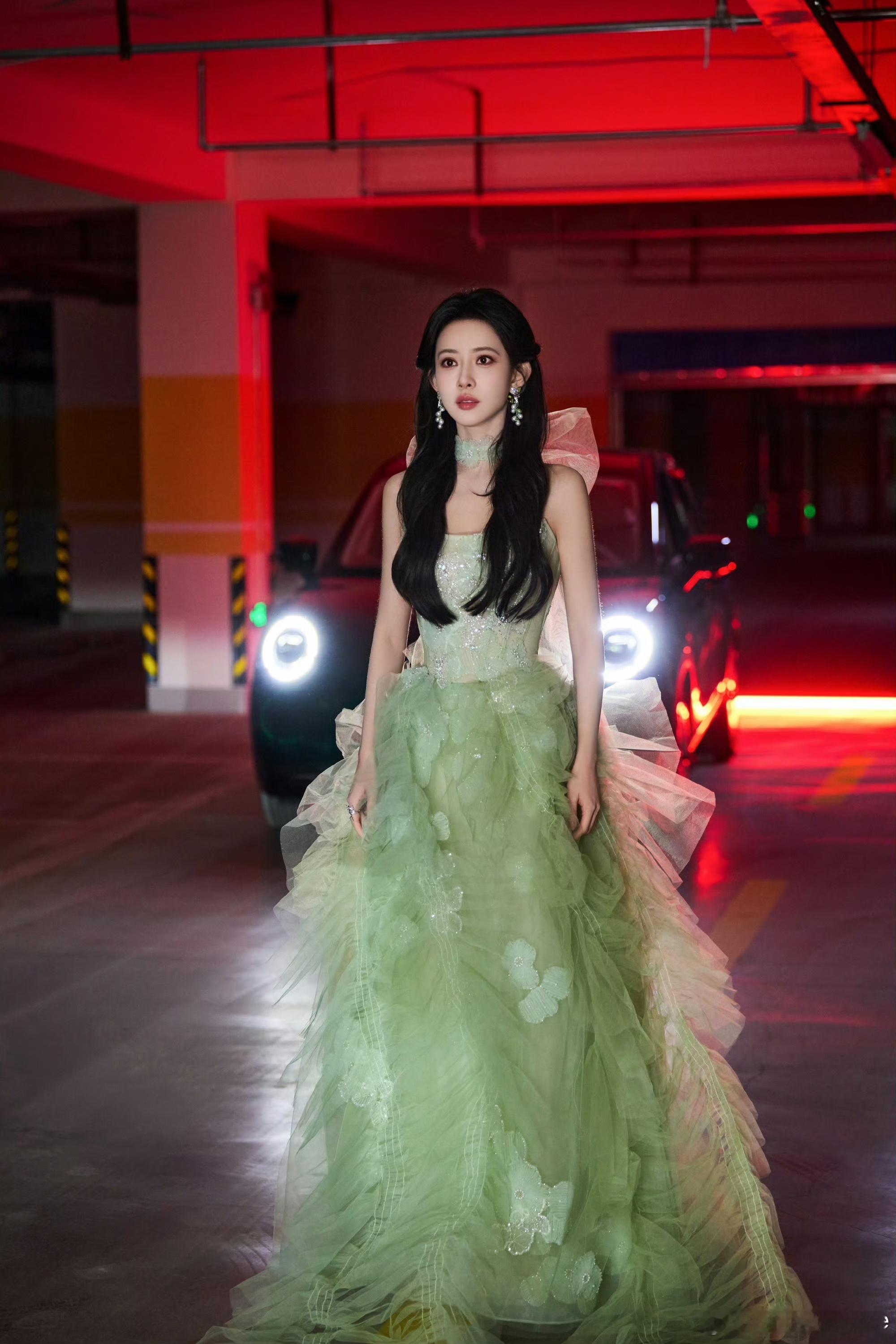 孟子义为了百花杀卷成什么样了谁懂啊！孟子义剧宣直接送缤果pro车使用权，前无古人