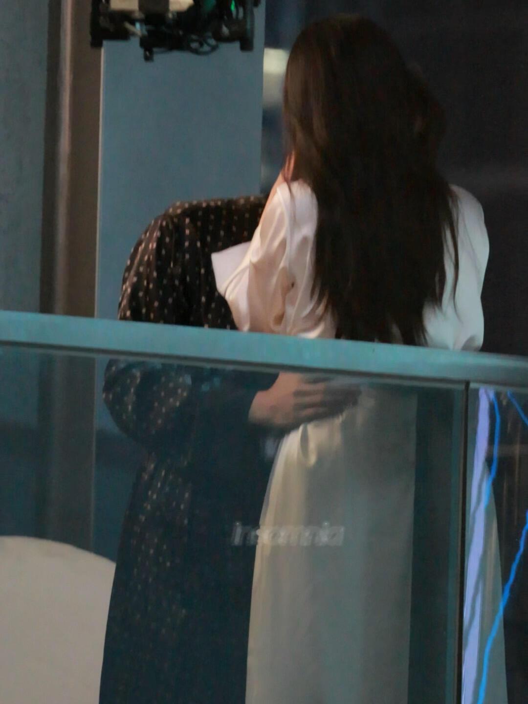 李现张婧仪阳台吻路透李现张婧仪浴袍吻李现、张婧仪完全鲜藕的苏神！穿着浴袍，在阳台