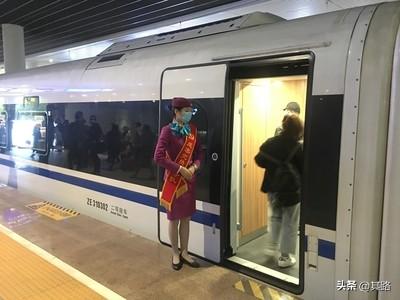 高铁一等座4元、二等座8元？这价格听着有点离谱啊。一般来说，高铁一等座的价格比二