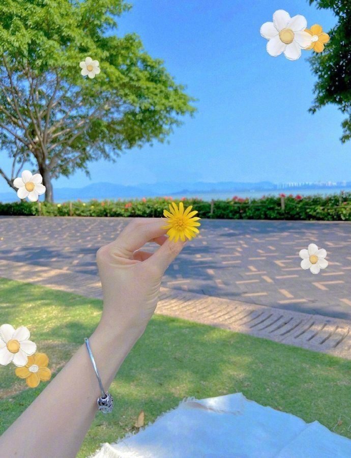 小事见格局 细节见人品时间本无事 一切在人心做好自己该做的懂感恩 要善良 剩下的