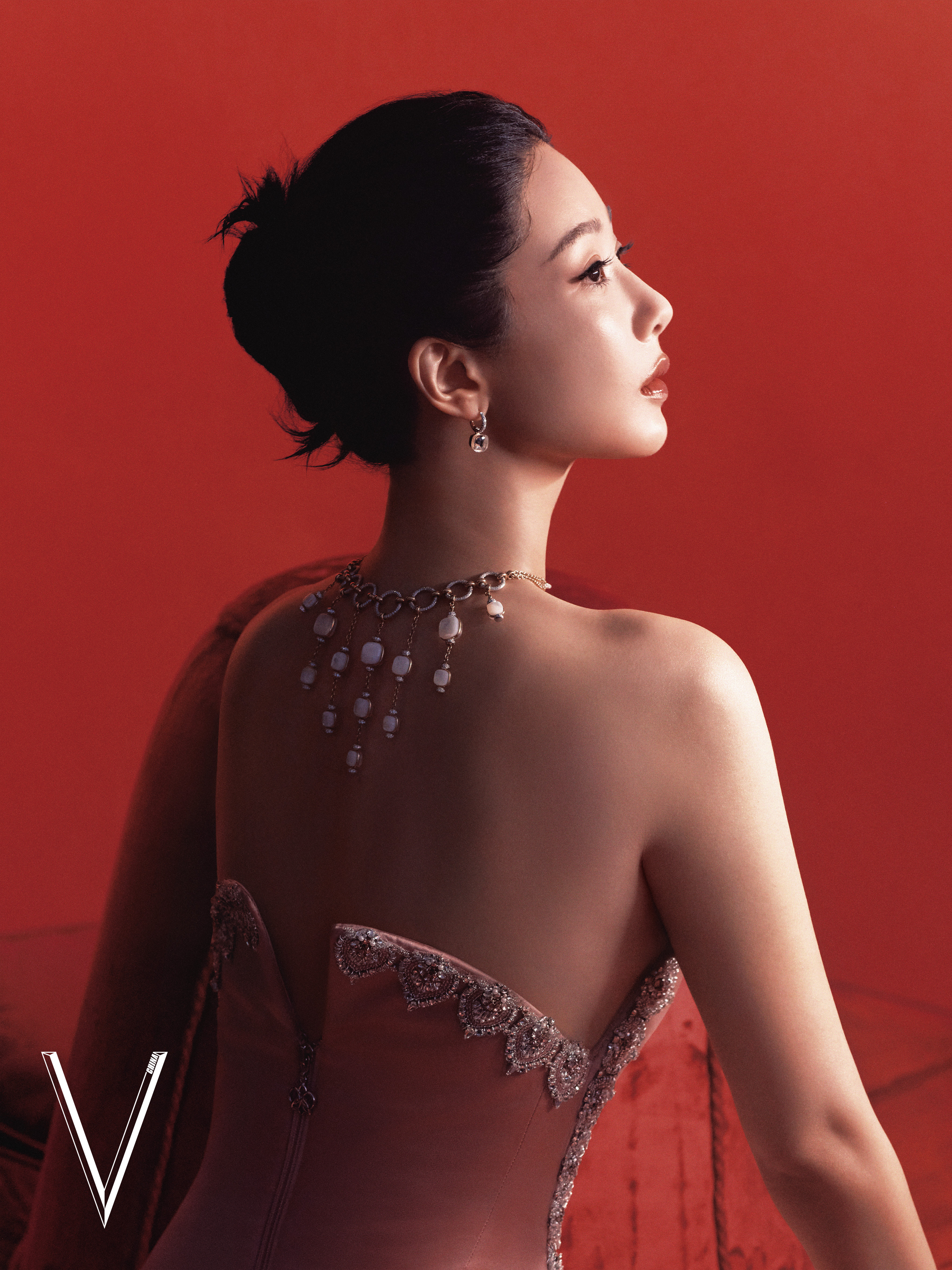 杨紫 &  V Magazine 九月刊封面揭晓~杨紫V中文版金九封面V中文版杨