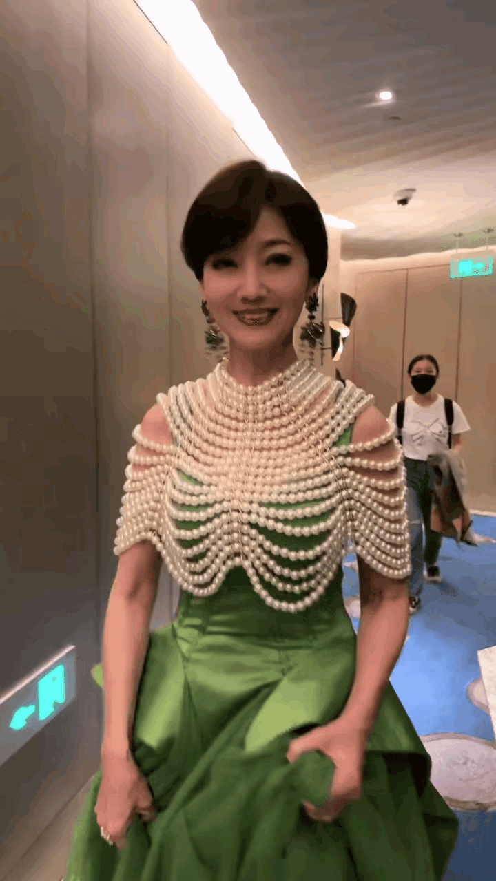 说到不老女神，我脑海里第一个想到的就是赵雅芝阿姨，这一点，我想大家都赞同，赵雅芝