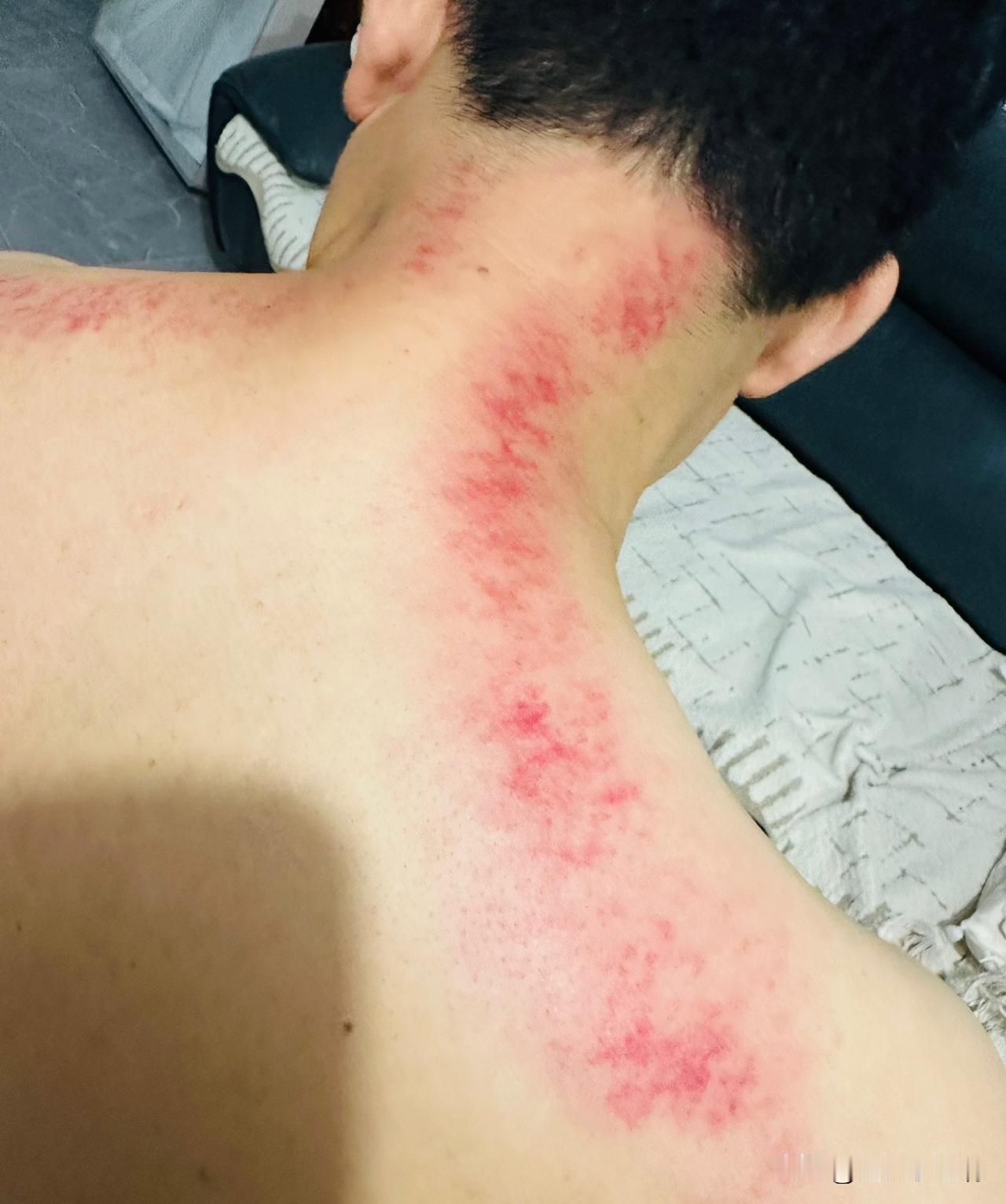 [大笑][大笑][大笑]
请叫我“赵大夫”。
哈哈哈，我们俩在家里闲着没事干相互