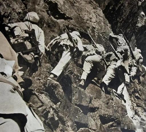 1949年，一对夫妇遭到土匪伏击，两人同时遇害，年幼的儿子不知去向。粟裕非常愤怒