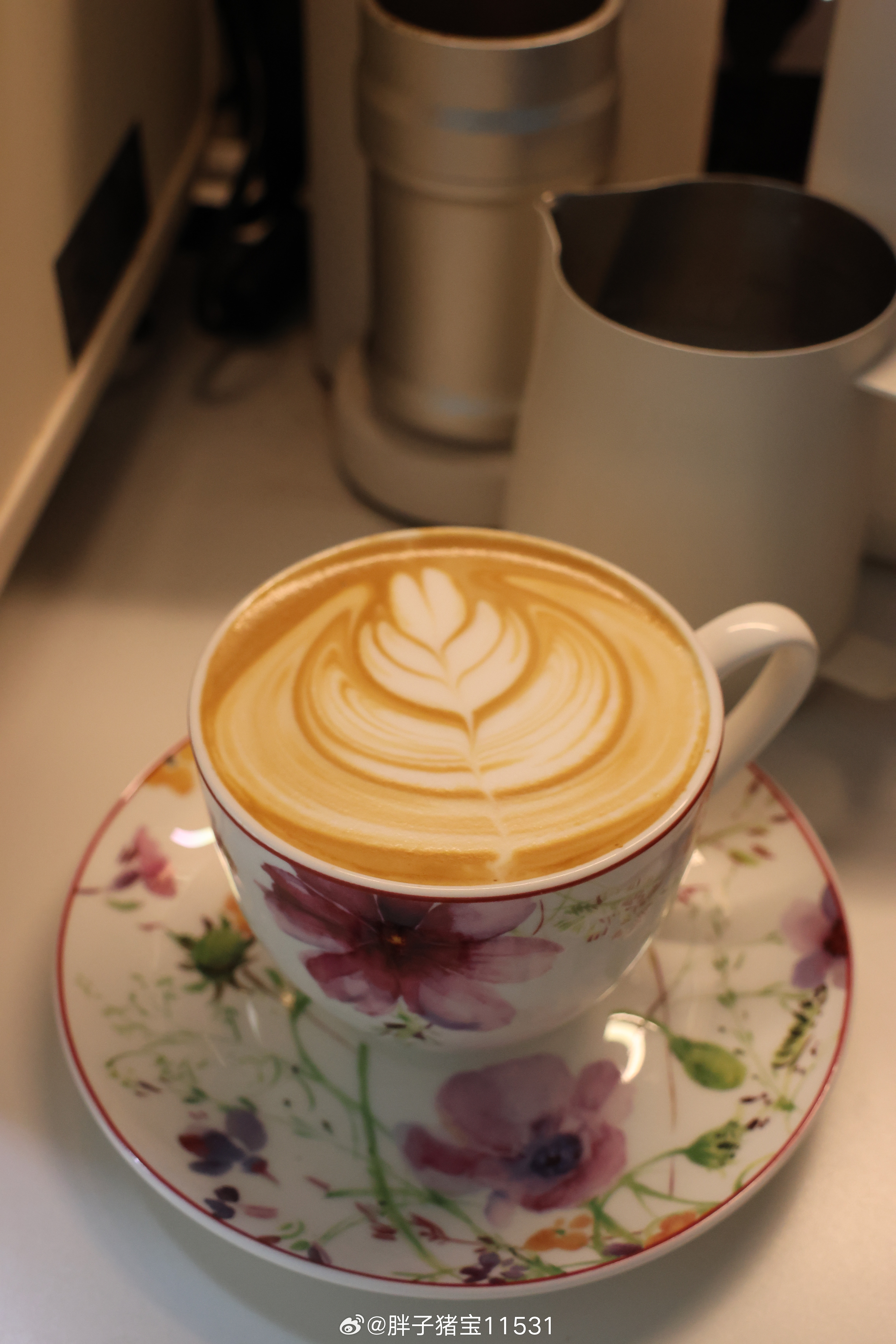 今天是蛮轻松的工作日，最为关键的是按时下班了今天自己开车，还把车洗了。下午还去了