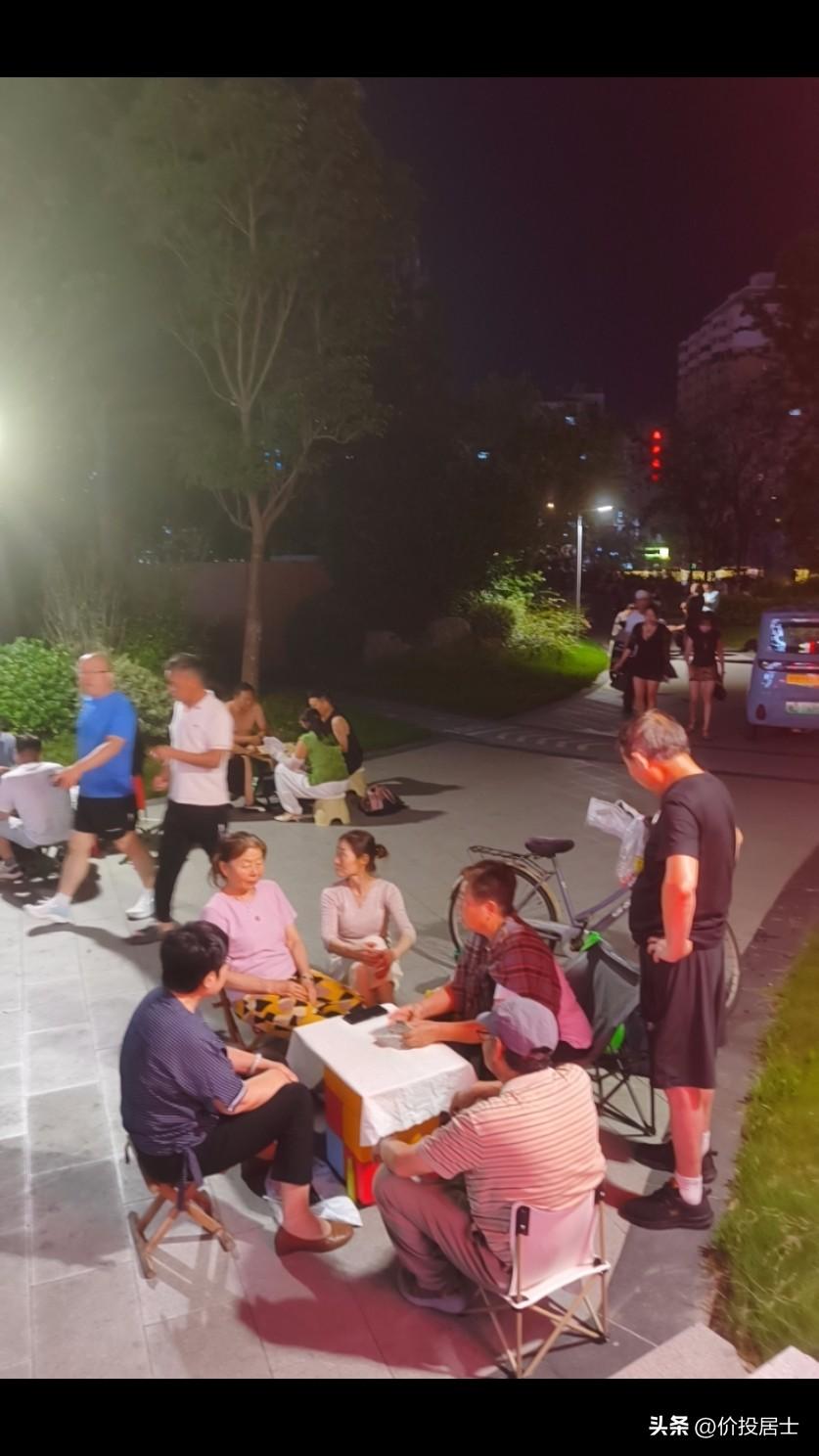目前看增资金没有大规模进场，依然是存量资金博弈，所以现在有个说法，说当前的大盘是