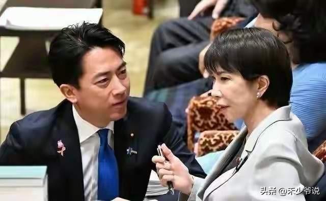 日本首相和防卫大臣成了“仇敌”
高市早苗的“抹黑门”可谓是愈演愈烈，新的证据层出