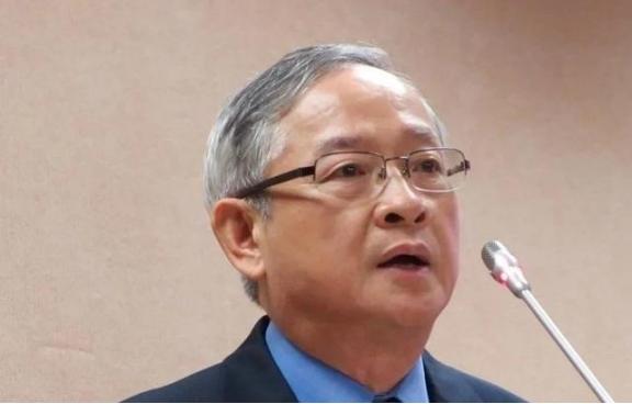 台湾知名人士林郁方曾言：“我实在看不懂大陆造那么多武器装备，造那么多航母干什么，