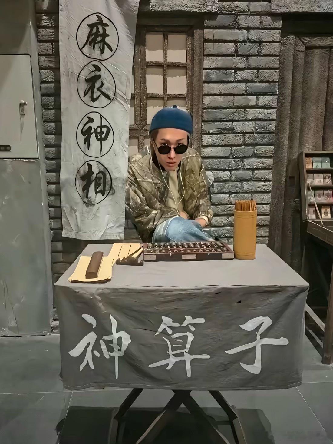 免费给张姓男爱豆（07年哈尔滨出生现居北京爱好攀岩喜欢玉桂狗）看乳相手相脚相腿相