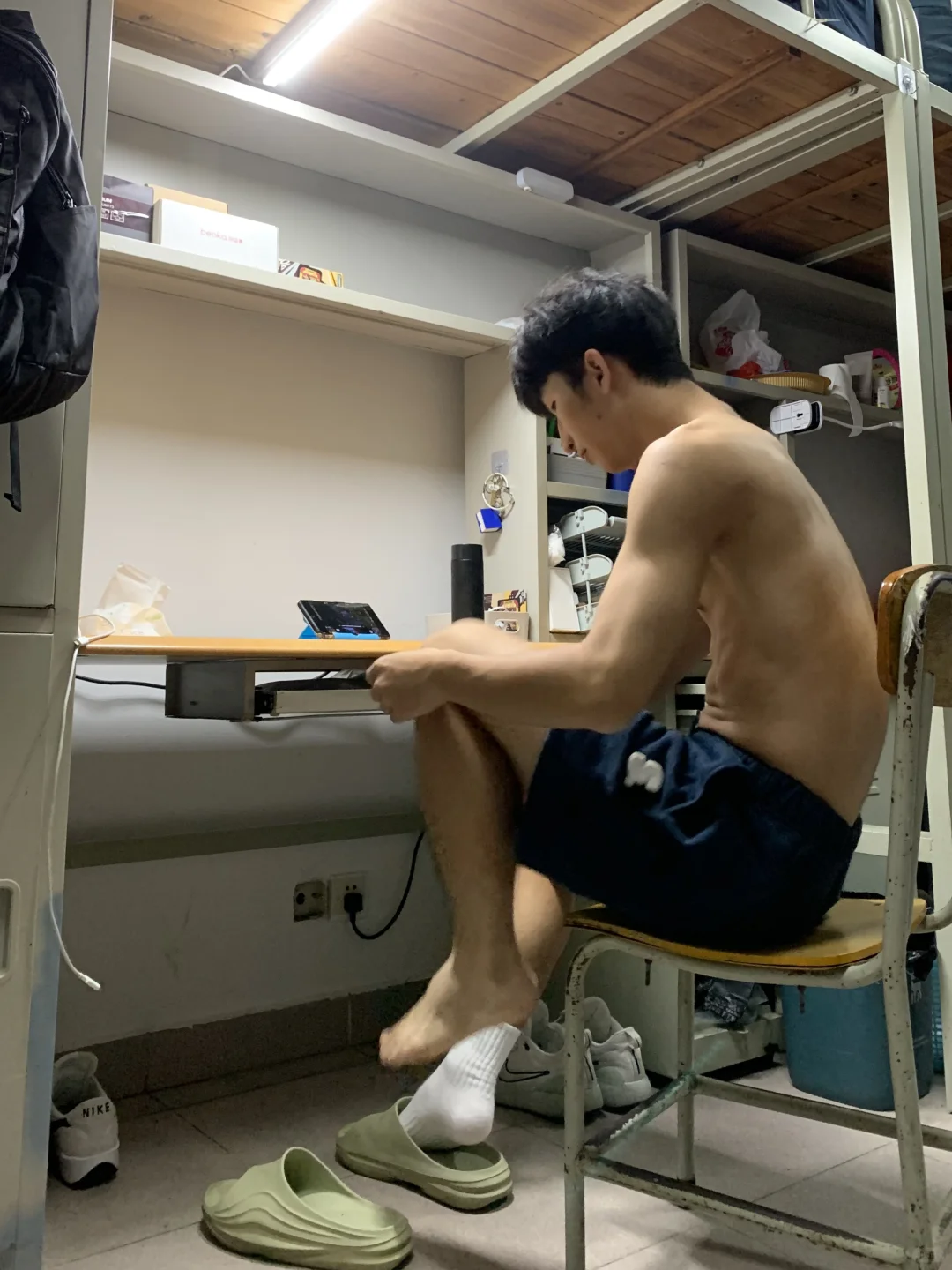 男大日常｜运动后休息休息🥱｜live图