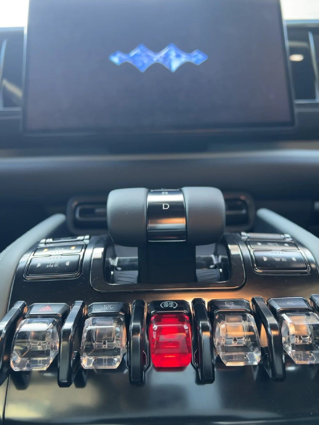 个人最喜欢的档把设计，没有之一！可惜钛7上没坚持虽然现在都是怀档了，但哥们还是喜