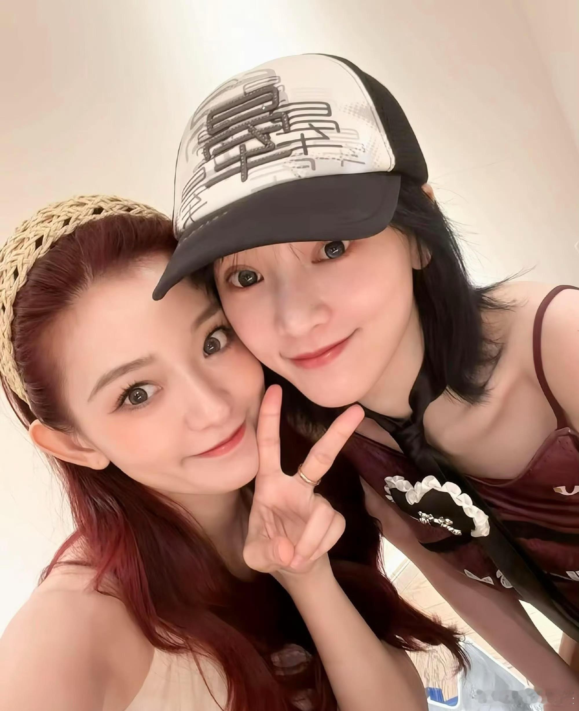 黄灿灿罗予彤从互相观望到互相扶持看完综艺才懂黄灿灿和罗予彤这段友谊有多难得，大学