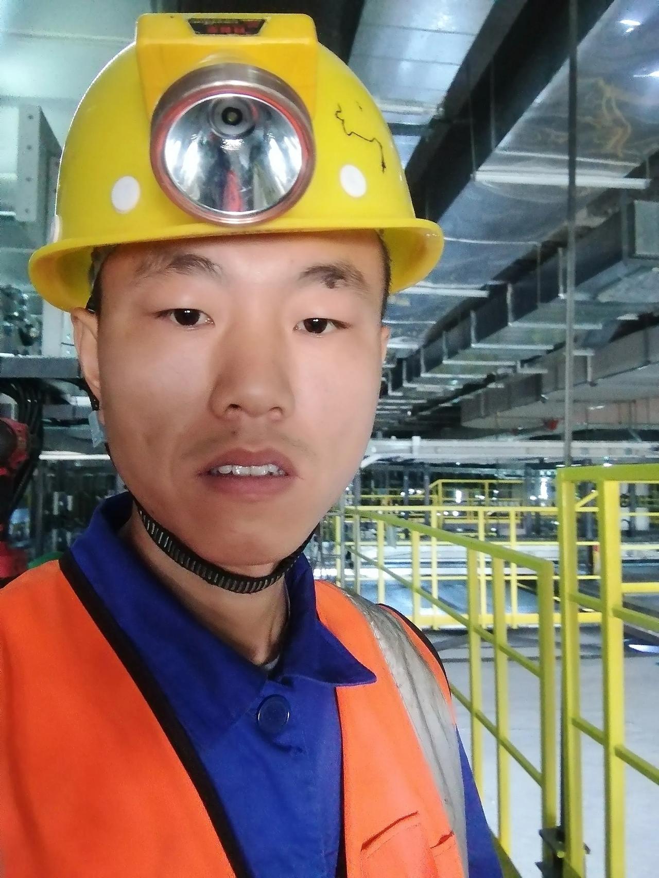 大家好，我是水电工星仔，做工地，就得忍常人不所忍，这个忍可能是工作量中体力不支，