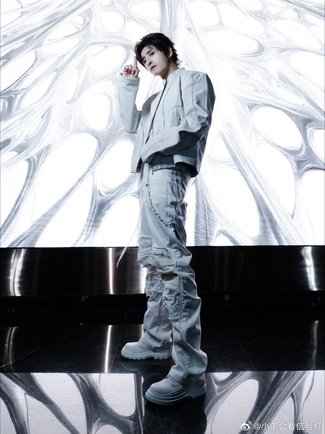 张远棉花糖主理人快乐老友记收官棉花糖主理人张远，把快乐和甜都卷进糖丝里～ 