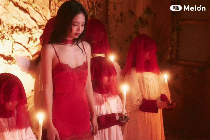 红玫瑰🥀fallen angel“拍摄场地真的非常美。拍摄的时候，我感觉自己就