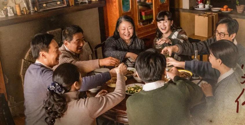 当年拍摄《人世间》，雷佳音和萨日娜一场对手戏，怎么演效果也不好，这时，梁晓声当场