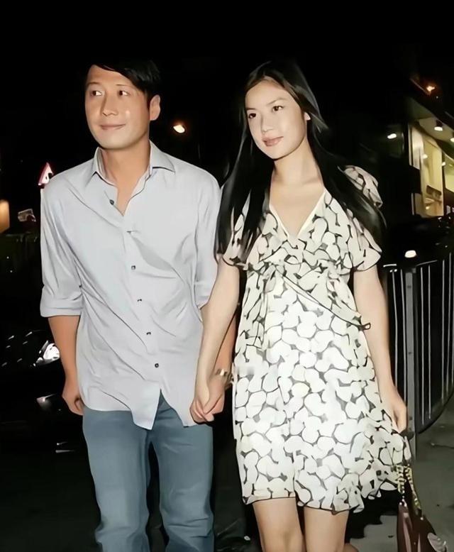 黎明不是不婚，只是不和你婚。他藏了舒淇7年，却用7.5亿高调娶了“翻版舒淇”。4