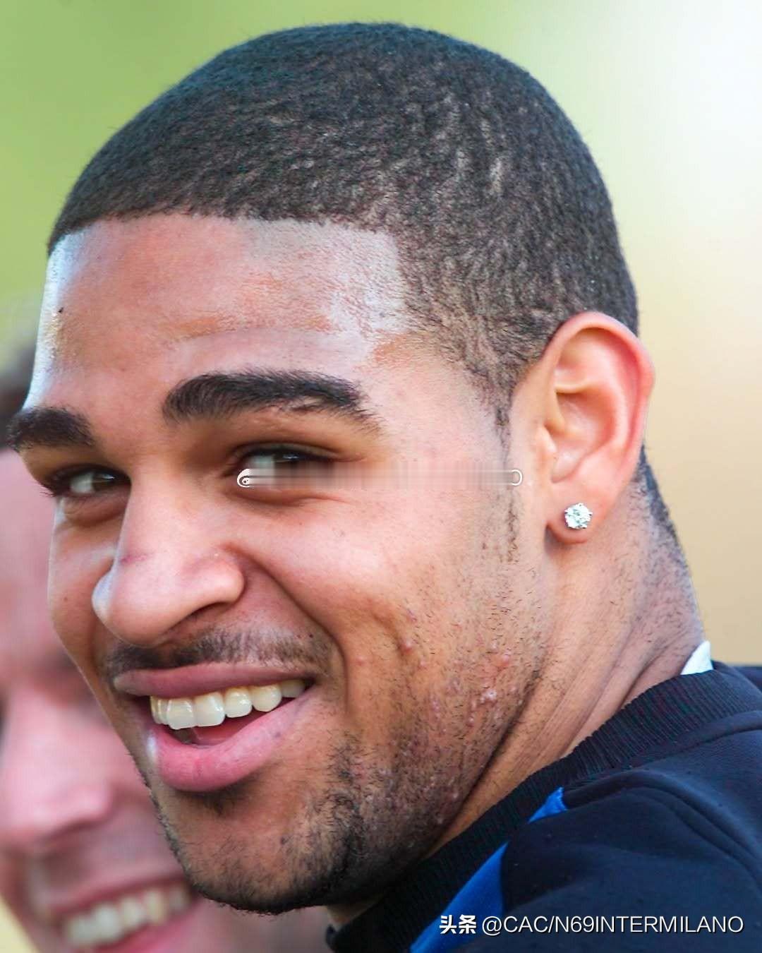 “国王”👑💙🖤
阿德里亚诺生日快乐！