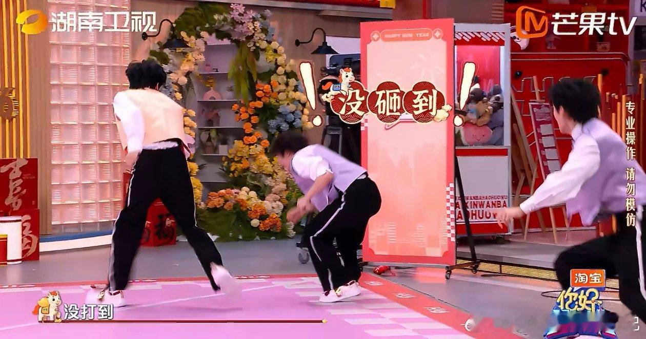 张颜齐忙了一通全白忙你好星期六 “热舞迎春”中，张颜齐领舞时各种高难度动作惊艳全