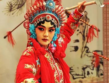 大s打算演完一个刀马旦的角色后，就去备孕生小孩了，那时右手严重受伤，但她却非常自