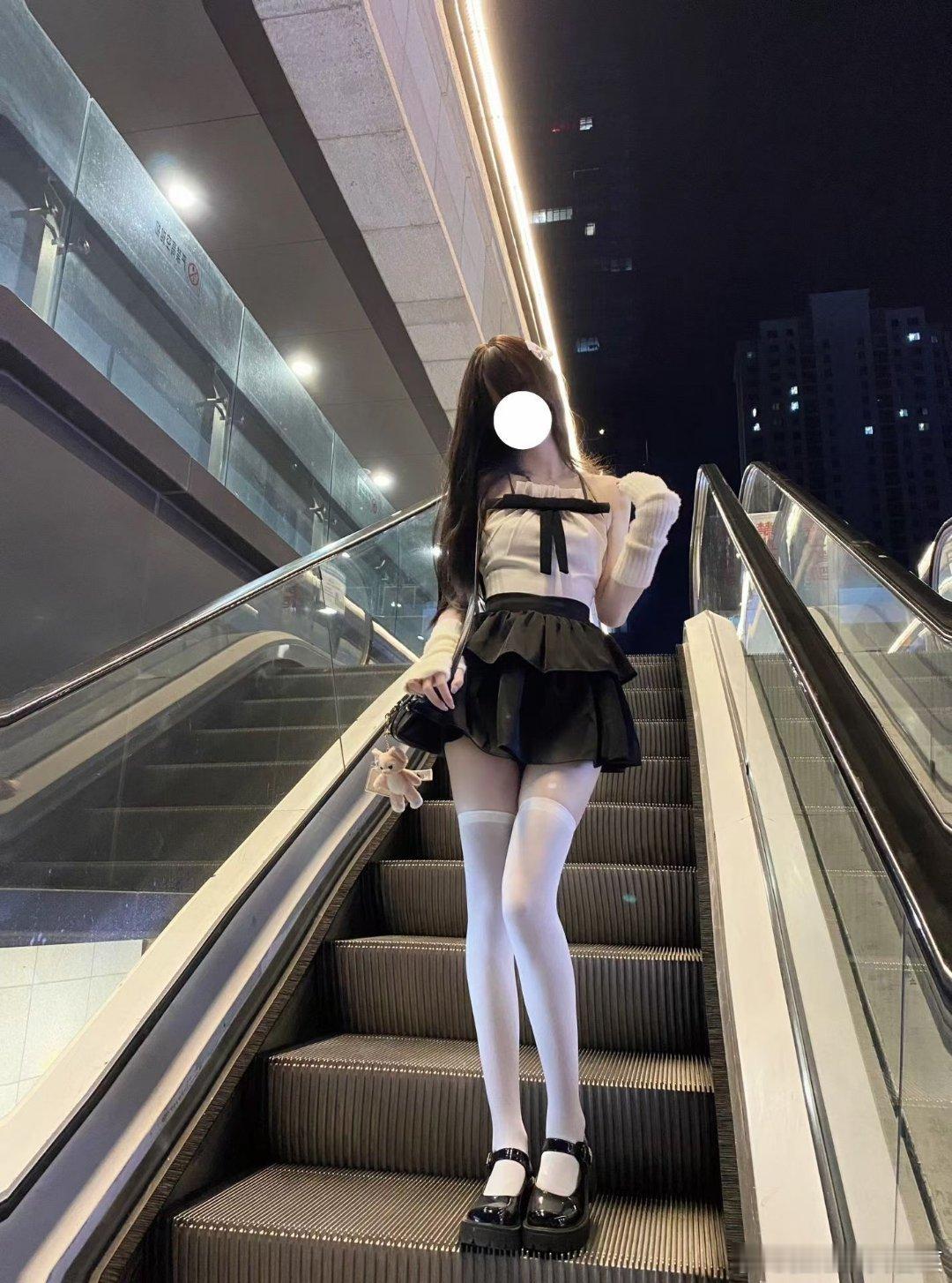 随意提问。知道的姐妹回复她 ​ ​​​
