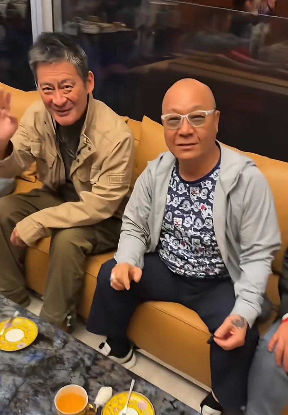 景岗山与“大B哥”吴志雄在北京聚旧！称兄道弟关系亲密，网友：还以为他们八竿子打不