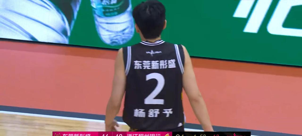 杨舒予10分7助WCBA常规赛第14轮广东88-79击败浙江，上半场大部分时间落