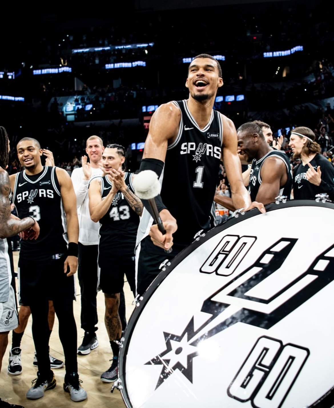 晚安马刺 人生的追求不是苛刻完美，而是脚踏实地走好每一步。晚安刺蜜明天见晚安心语