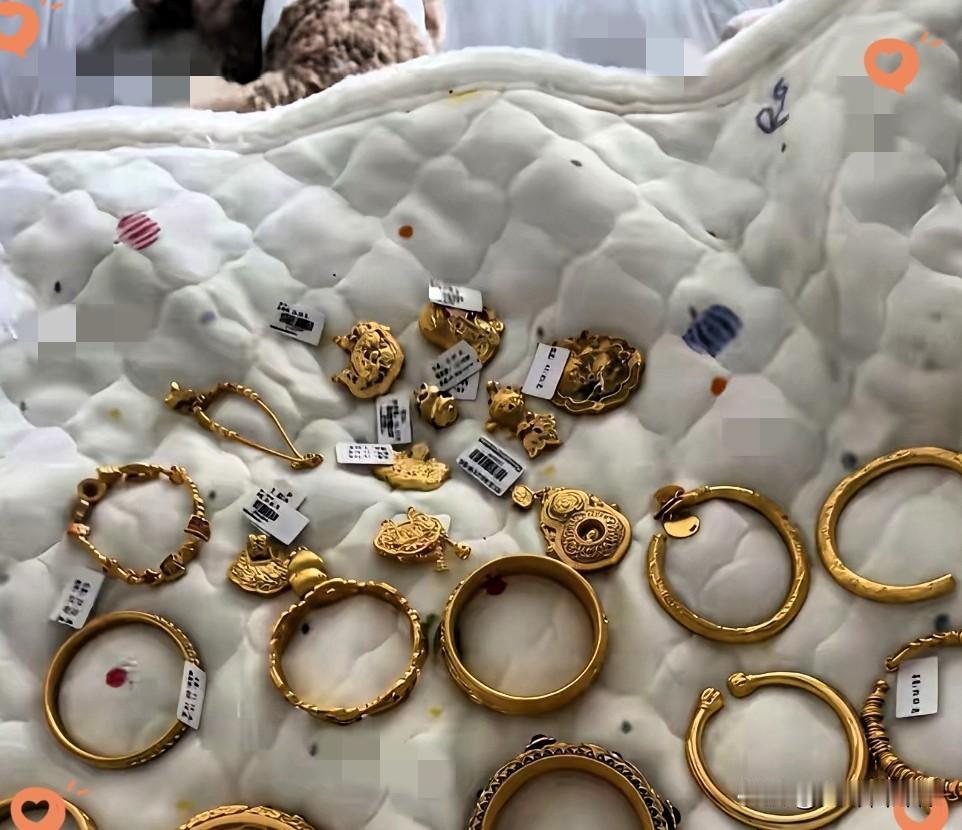 六年前，我花了一百二十多万，当时黄金的价格是每克418元，我买下了2884克黄金
