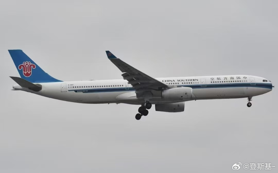 飞友群里网传虹桥起飞，雷达罩丢失，等后续。起飞后突发故障，如果是满油降落，也是大