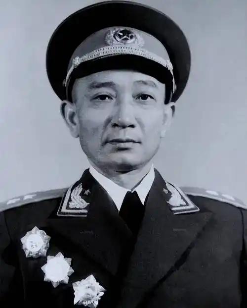 1949年，22军军长孙继先的女儿在门口玩耍，一个男人突然跑了过来，一把抱起了孙