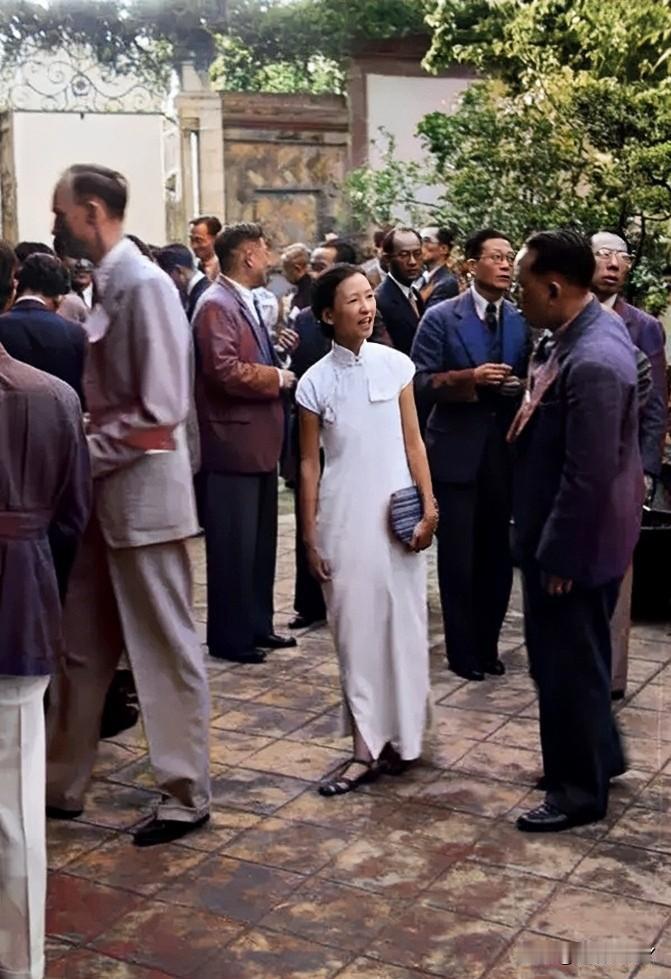 这才是林徽因的真实模样，绝不是演员所扮演的角色！这张珍贵的老照片摄于1939年，