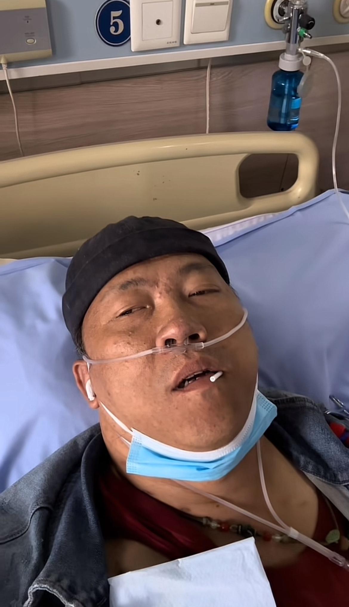 大米师傅这是怎么了，前两年身体看着还挺硬朗的，短短两年，怎么人就奄奄一息了，我关