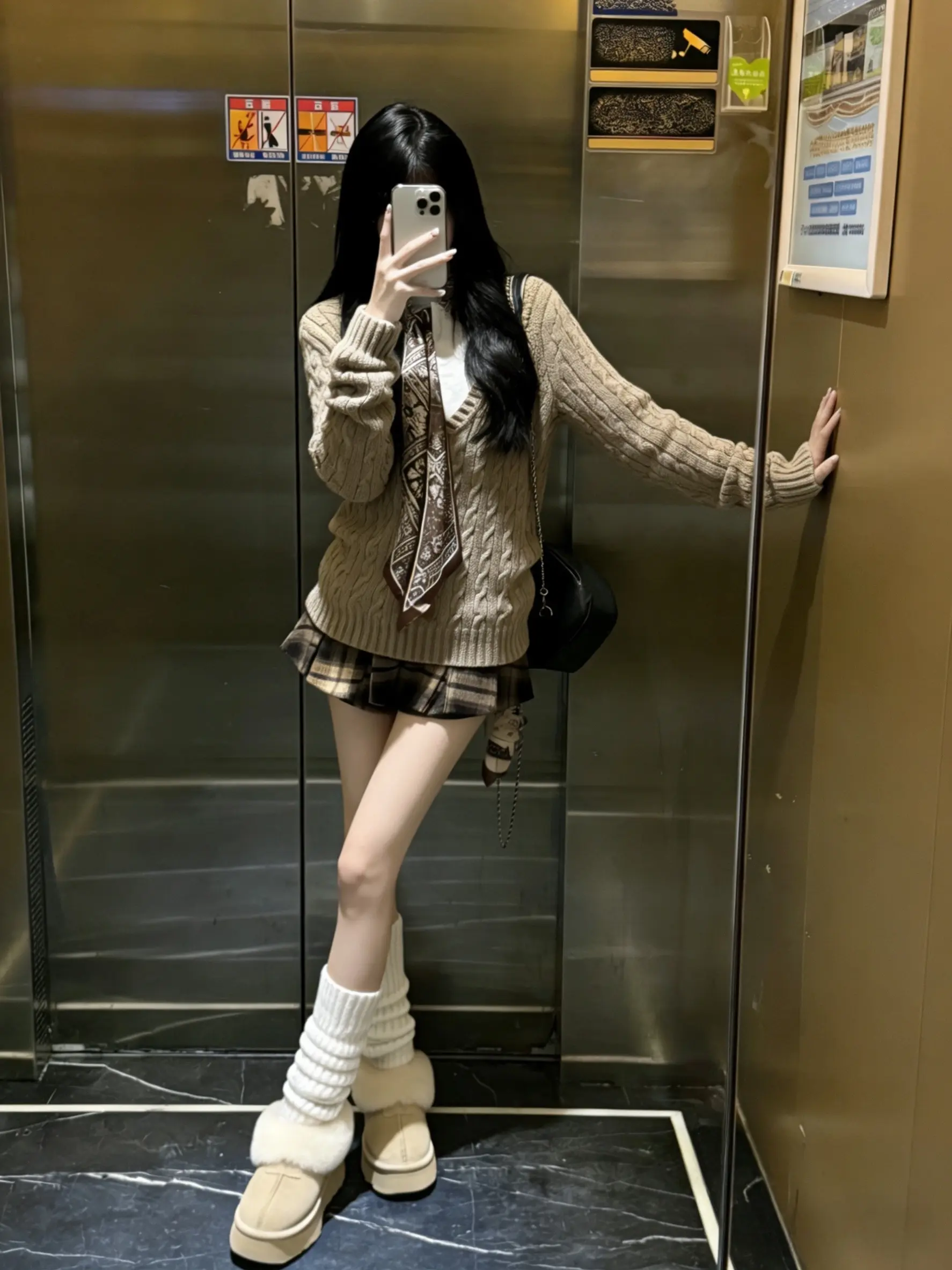 只怕我自己会爱上你 不敢让自己靠得太近。