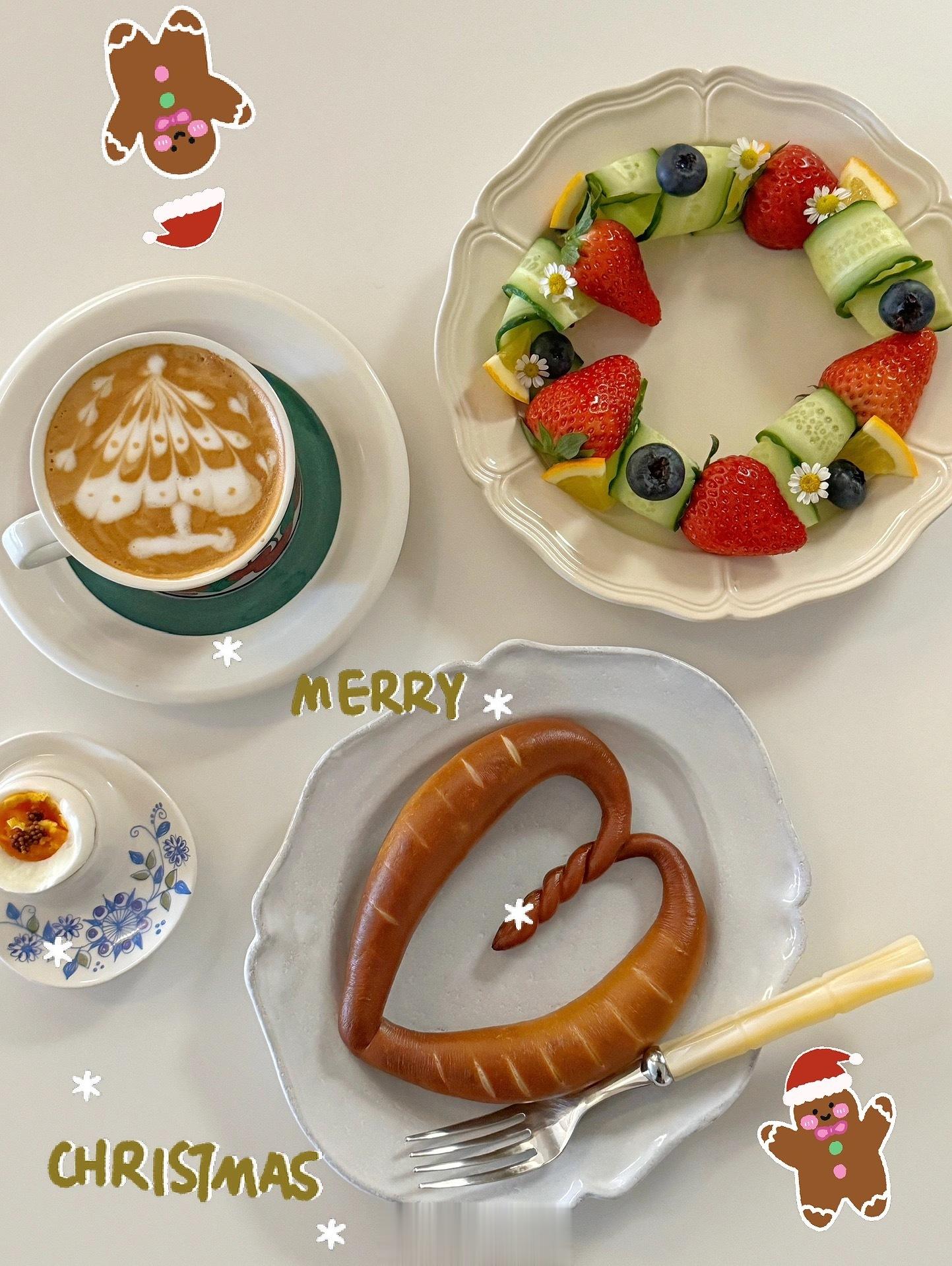 听说，你在等我的圣诞早餐🍴今儿是爱心碱水，把水果摆成花环，圣诞树拿铁，芥末籽鸡