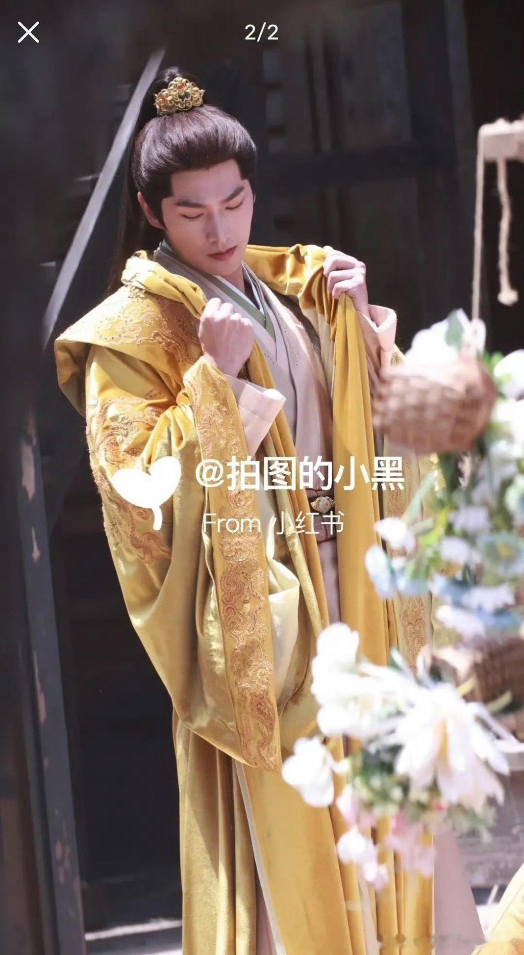 杨洋不让江山这个头套真撕不掉吗，衣服看顺眼了，头套的额头太窄了 