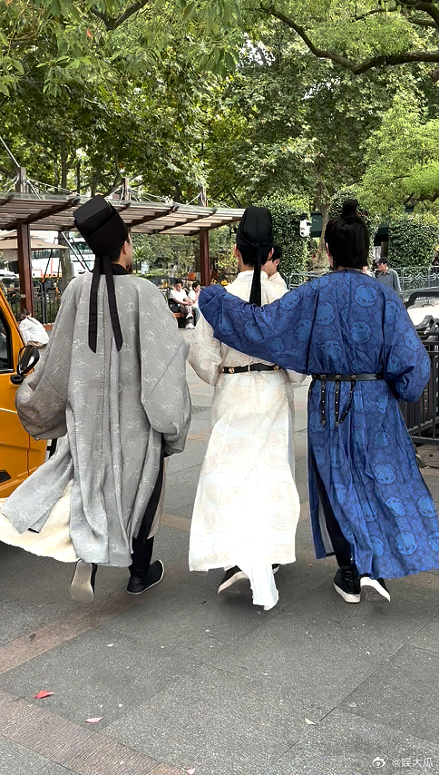 杭州西湖的抽象浓度拉满了西湖旅游偶遇古代文豪团建西湖旅游迎来了最佳赏味期 赶上西