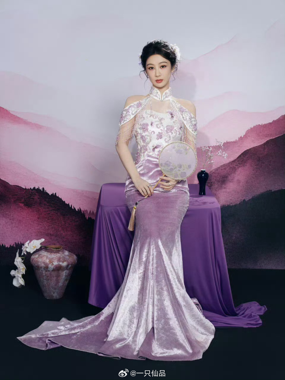 迪丽热巴、杨紫昨日直播状态对比（热巴是站姐的图，杨紫是工作室的图） 