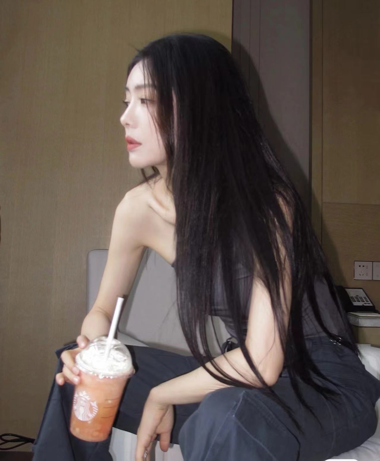 今日份快乐是淘气姐姐，一整个夏天都是清凉的#一口清甜桃进夏天# ​​​