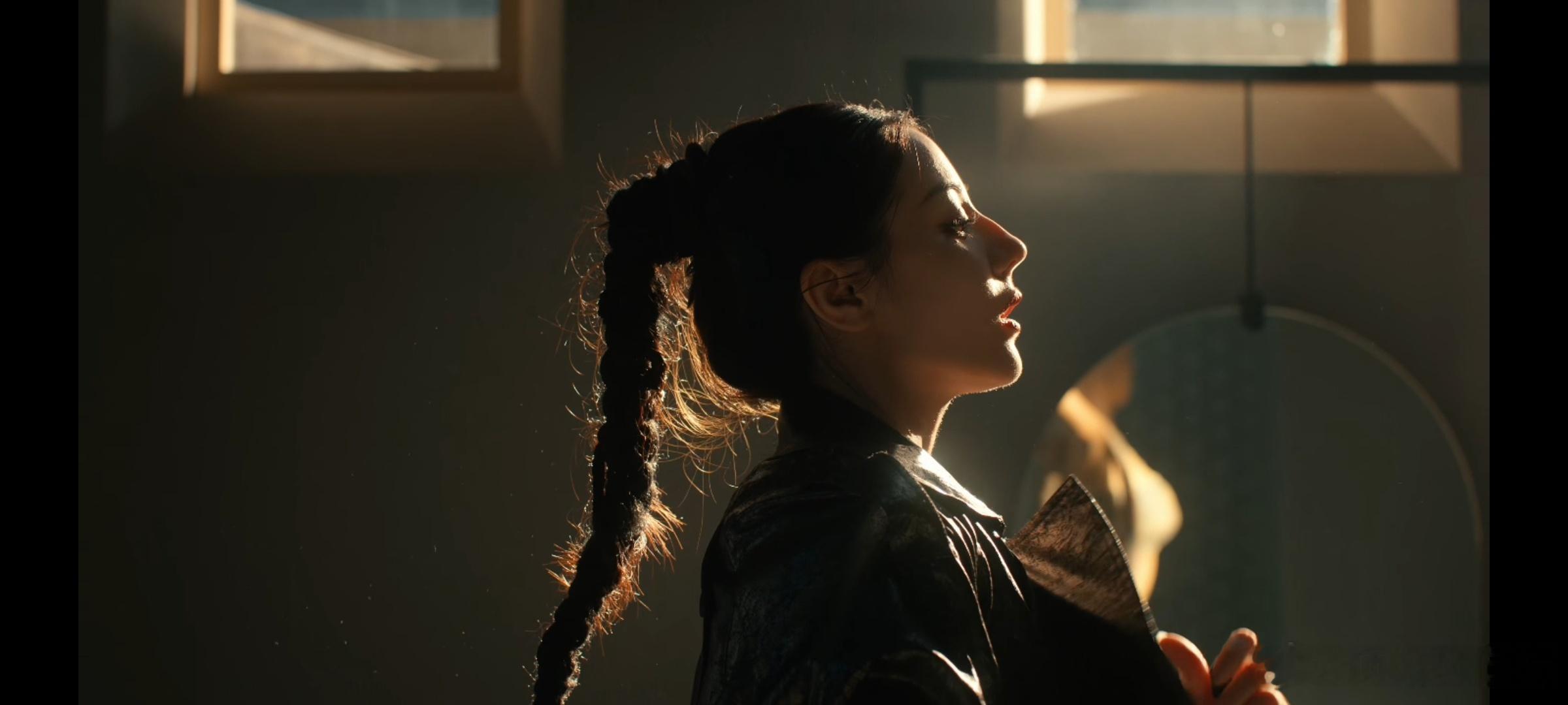 迪丽热巴眼技一帧一种决绝 就迪丽热巴这个眼神感觉她真能凭眼神跟地枭同归于尽 