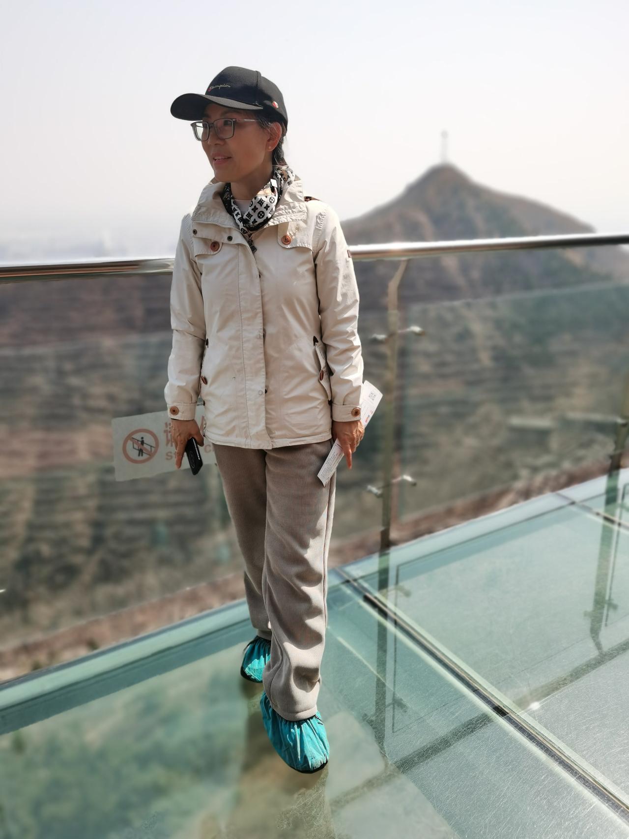 全A连跌三天
1、连续三天超过3800家下跌。今天涨幅超6%的87家，跌幅大于6