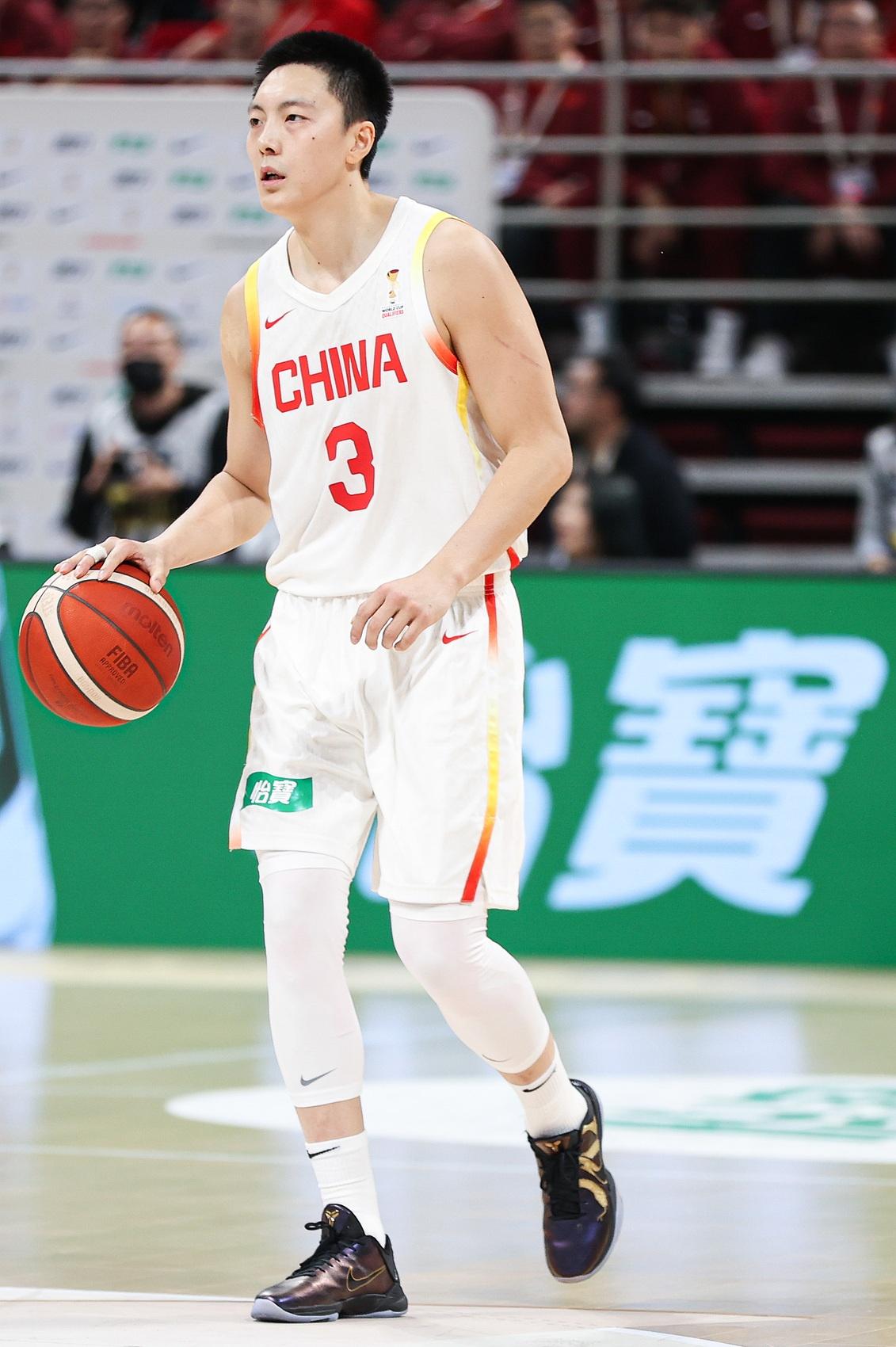 亚洲杯的英雄得了恐韩症！胡明轩彻底迷失！中国男篮一块石头绊两次脚。
世界杯亚洲区