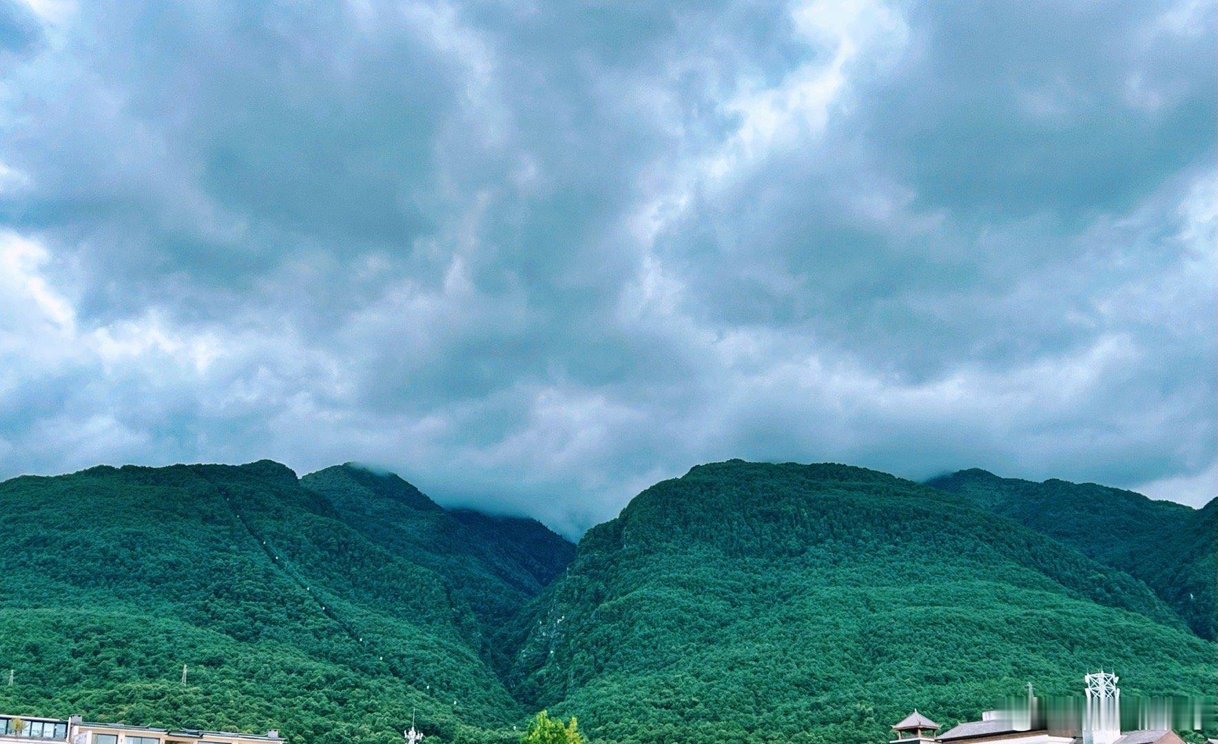 久雨之后突现晴天多少有点小开心此时此刻 20260705。周日。五月廿一。冒个泡
