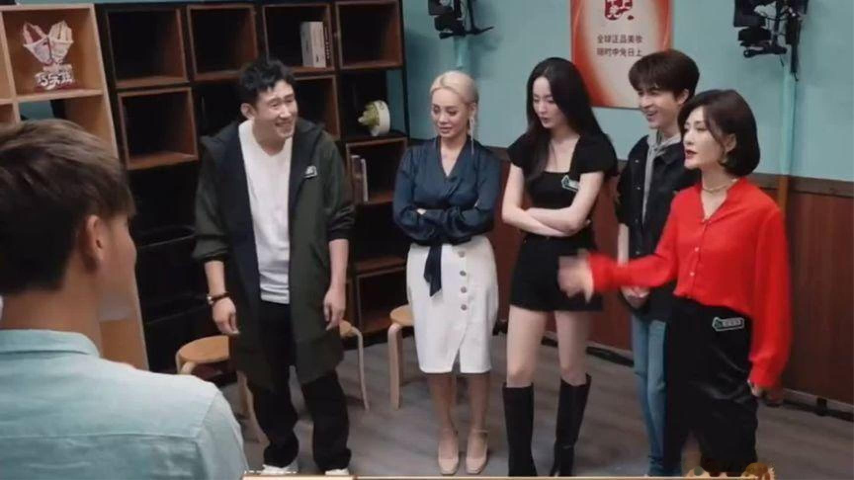 黄子韬徐志胜，这俩凑一起太好笑了，#谁的综艺dna动了
