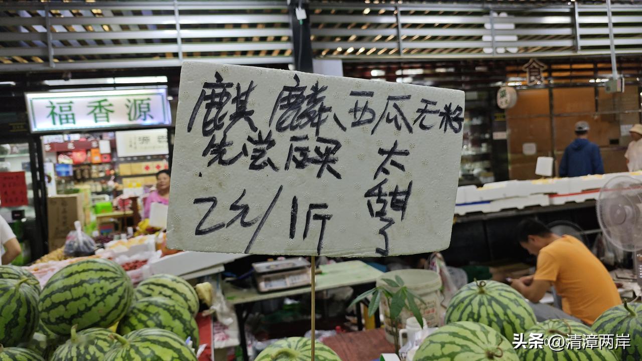 看看这些摊位上的标示，感觉很吸引眼球的。小贩们可谓挖空心思，在博顾客的眼球上下了