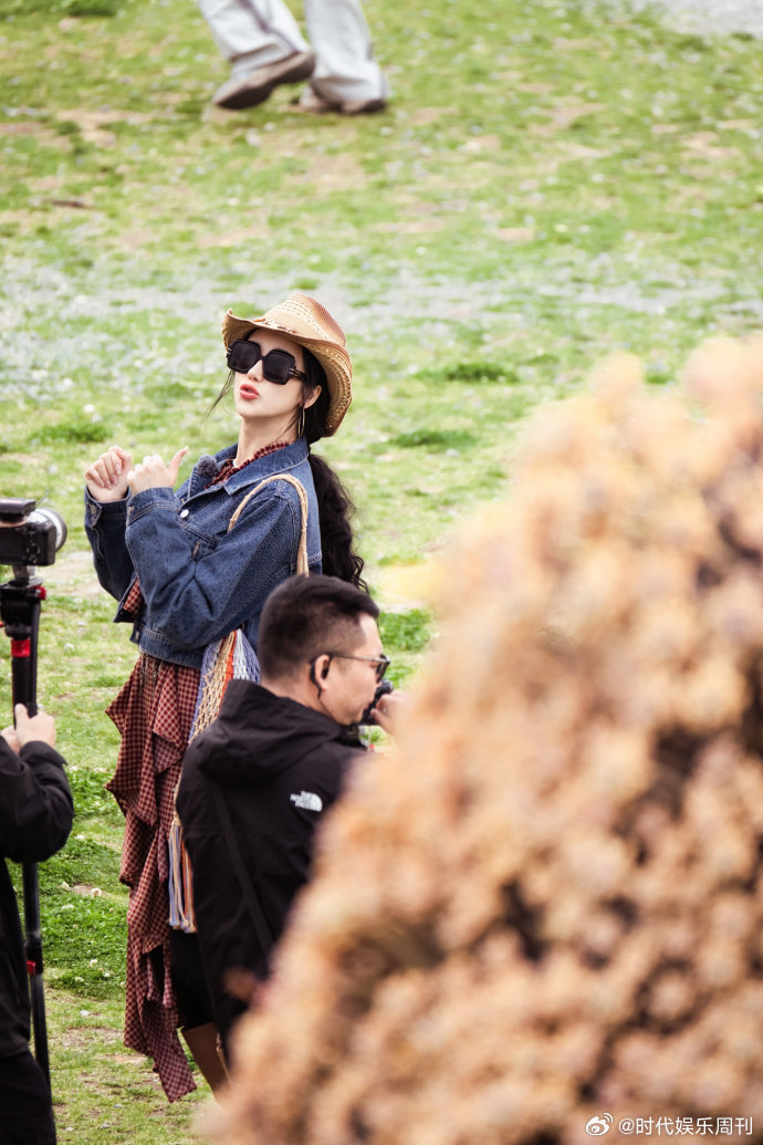 退役站姐给内娱老辈子出神图这才是成熟女性该有的样子！舒展、大气、有底气，每一帧都